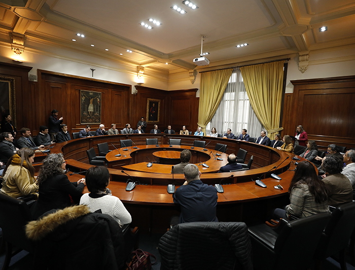 UC y Fundación Tantauco firman acuerdo